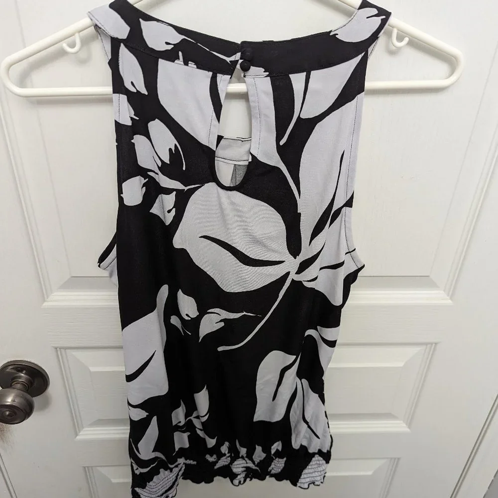White house Black market WhBm Women Size medium shirt - Picture 5 of 7
